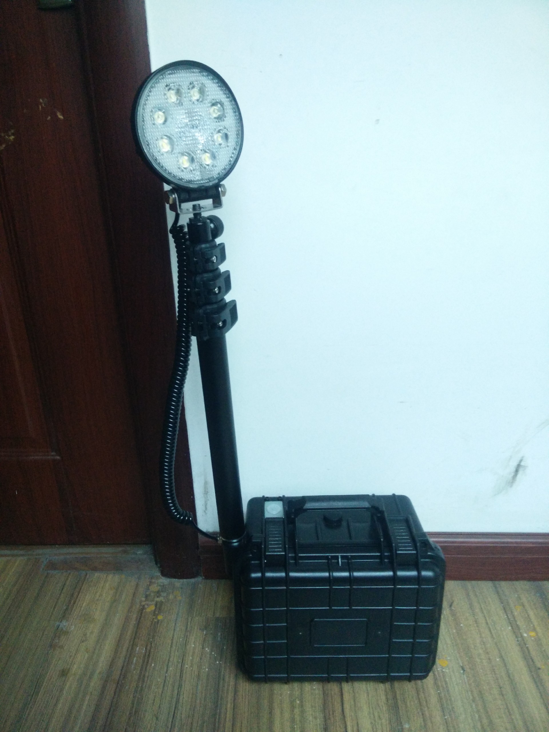 DOT135便攜式照明工作燈 一、適用范圍：